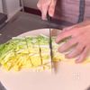 とろ〜り濃厚♡生クリーム不要【鶏むね肉と白菜のクリーム煮】の工程1