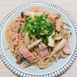 よっこの作ってみた!投稿(きのことベーコンの和風ペペロンチーノ)