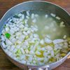 韓国風七草鶏粥・鶏の旨味たっぷりの工程3