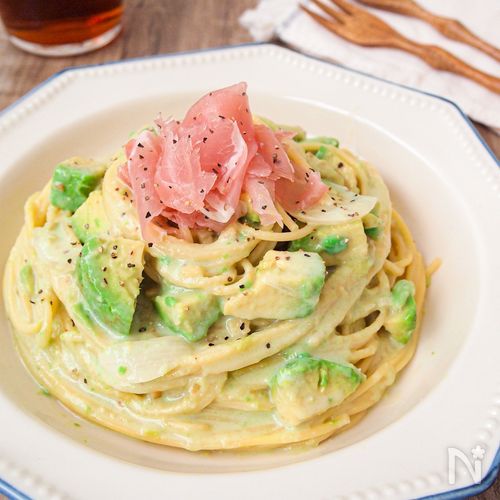 生ハムアボカドクリームパスタ