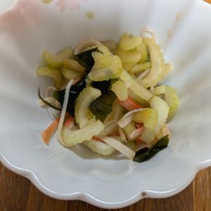 れいかの作ってみた!投稿(5分でできる！セロリとわかめのさっぱり和え)