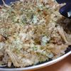 しゅうまいの作ってみた!投稿(味付けはソースだけ！きのことベーコンのお好み焼き風パエリア)