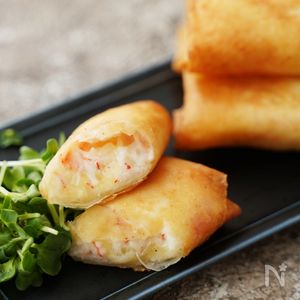 カニカマとはんぺんで『カニ風グラタン』春巻き