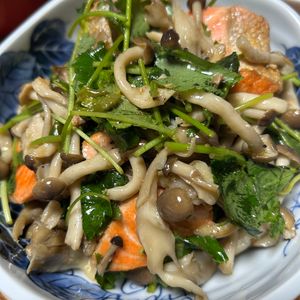 ゆくゆくの作ってみた!投稿(冷やして美味しい！鮭・きのこ・三つ葉の柚子胡椒マリネ)