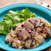 ジビエ釜飯「牡丹肉とアーモンドの釜飯」