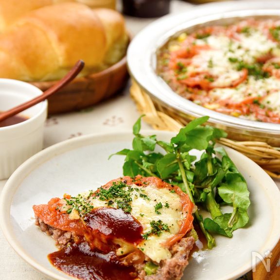 重ねてレンジで！こねないケーキ風トマトハンバーグ