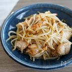 もやしと鶏むね肉のマヨポン酢炒め