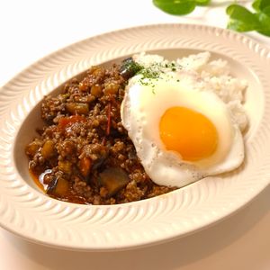 とのちゃまの作ってみた!投稿(なすとトマトで簡単！こってり甘辛【ソースそぼろ丼】)