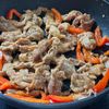 ワンパンで簡単!元気になれる【豚肉とパプリカの甘辛炒め】の工程3