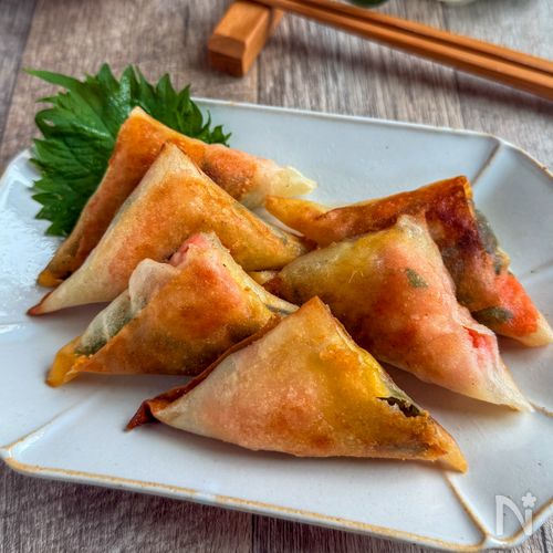巻いて焼くだけ♩鮭チー三角春巻き