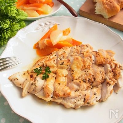 しっとりジューシィ ＊ 鶏むね肉の塩麹ハーブステーキ