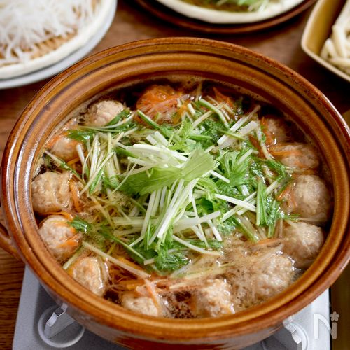 野菜が消える!【千切り野菜と肉団子の和風なべ】