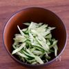 【5分で完成！】ちくわとかいわれ大根のマヨサラダの工程2