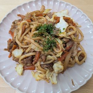 ゆいの作ってみた!投稿(【香ばし焼きうどん】ソースがしっかり絡んで絶品！)