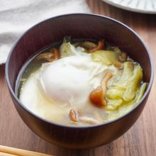 落とし卵のなめこスープ