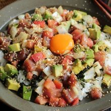 野菜たっぷり！海鮮丼（動画あり）