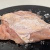 【BBQチキン】胸肉まるごと使用♩BBQソースがやみつきに！の工程1