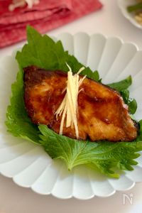 ごはんすすむ♡ぶりのコクうま甘味噌焼き【針しょうがが決め手】