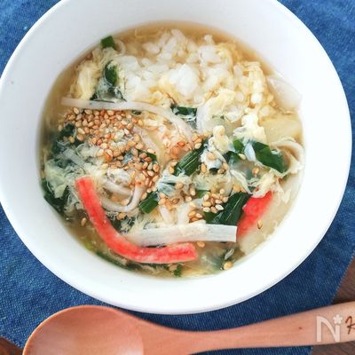 これ1品で栄養満点☆簡単すぐ出来る！かにかまニラ玉スープご飯