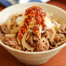 電子レンジで作れる！たっぷりねぎ牛丼