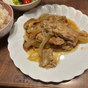 シャオランの作ってみた!投稿(行列のできる定食屋さんの🤩とろとろ豚の黒酢生姜焼き😋🍚)