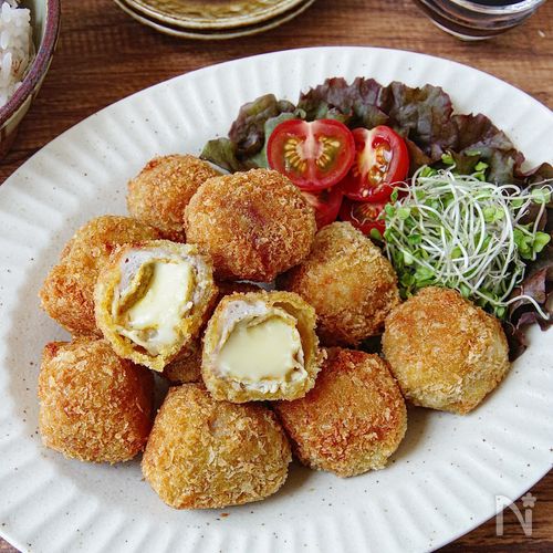 【とろ〜りチーズの豚カレーボールフライ】チーズが溢れる♪