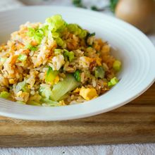 １０分で完成！【鮭レタスチャーハン】