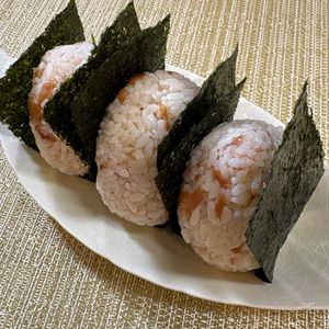 楽ラク手抜キッチン🐶🐾の作ってみた!投稿(白だし仕立ての梅バターおにぎり)