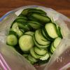 簡単！きゅうりとツナの胡麻マヨ和えの工程1