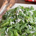 春菊がもりもり食べれる！「しらすと春菊の塩だれサラダ」