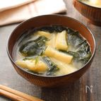 定番！油揚げとわかめのお味噌汁