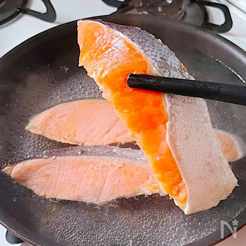 〖焼かないからしっとり！〗ふっくら茹で鮭