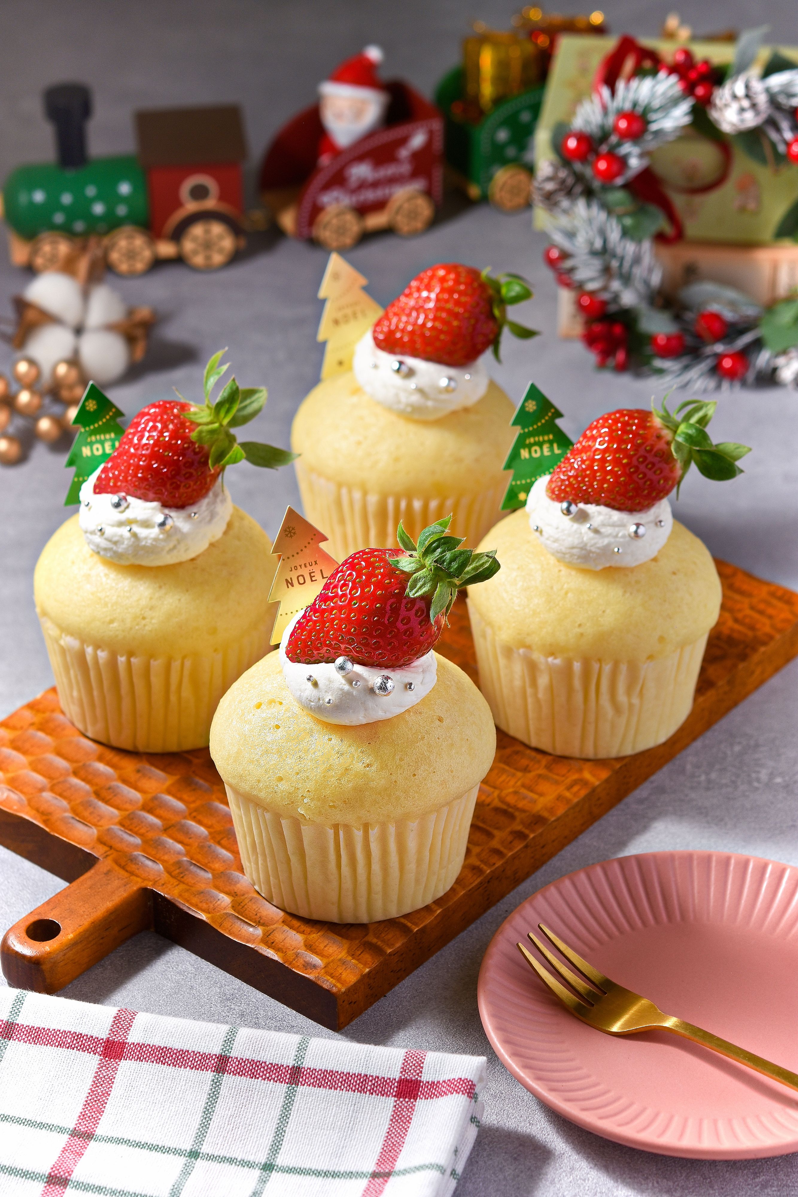 クリスマスにおすすめ♪ホケミで【ショートケーキ風蒸しパン