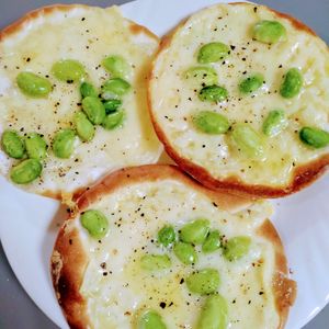 ゆみの作ってみた!投稿(パリパリ美味しい！枝豆とチーズのピザ)
