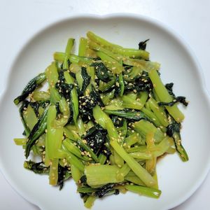 ふうかの作ってみた!投稿(レンジで♪小松菜の簡単ナムル)