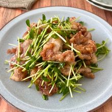 『カリカリ豚と豆苗のおかずサラダ』節約!さっぱりかりじゅわ♡