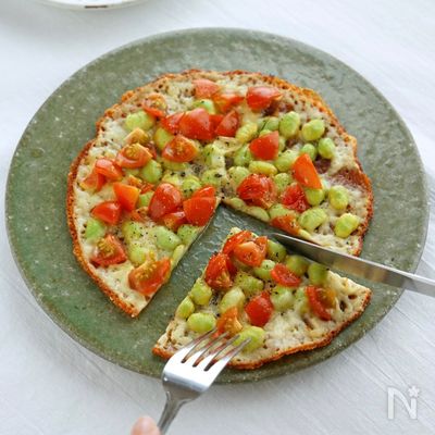 野菜のおつまみ「枝豆トマトのチーズガレット」