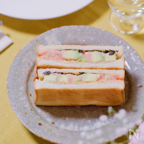 和の趣♪明太子、アボカド、焼きのりのサンドイッチ
