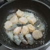 箸で食べる「ホタテと海老の和風スパゲッティ」の工程1
