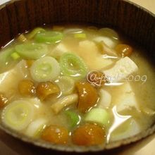 【おみそ汁】豆腐となめこのお味噌汁