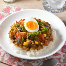 レンジで完成♪【茄子とトマトの無水キーマカレー】
