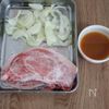 ガツンと旨い◎豚肉と玉ねぎの味噌にんにく炒めの下準備