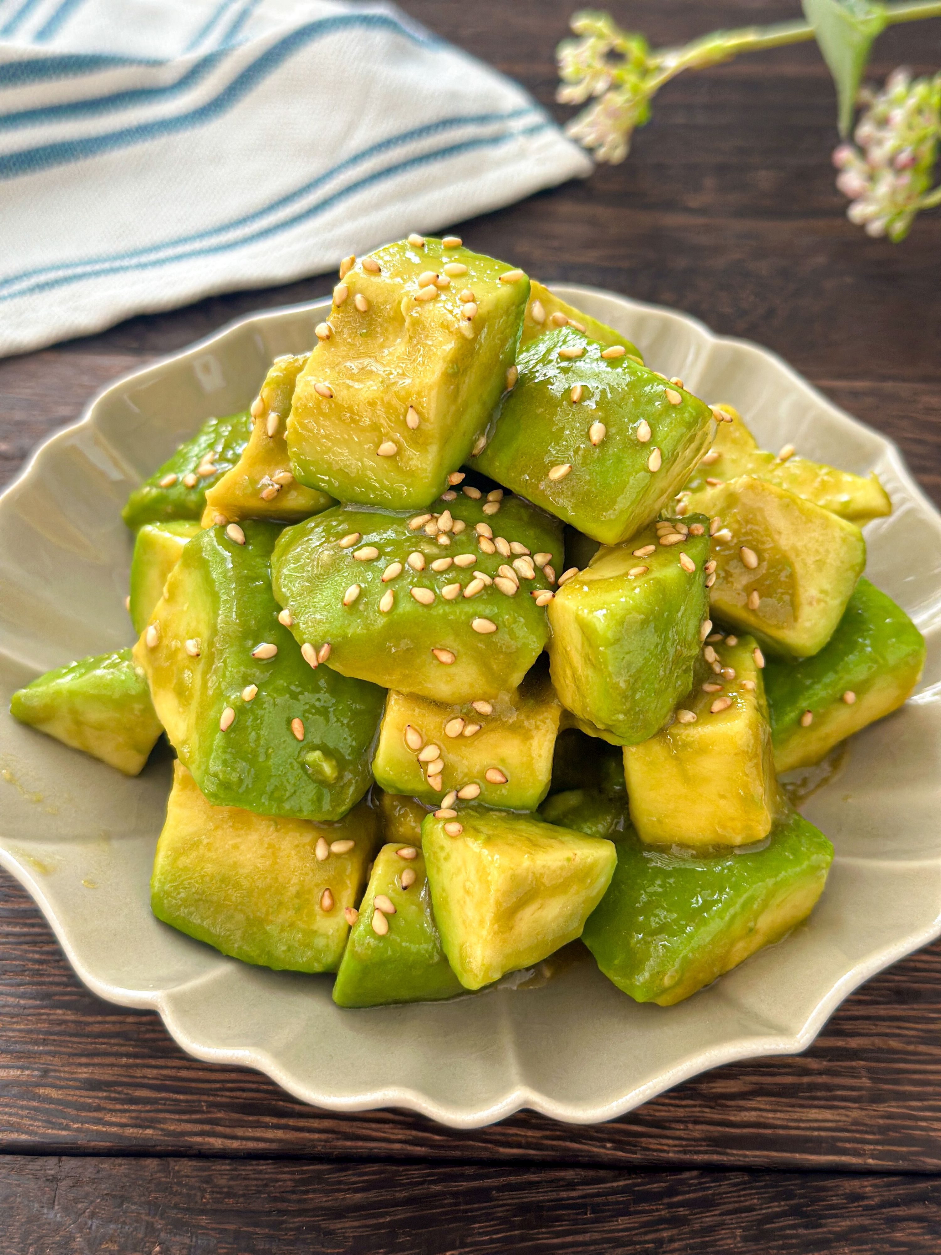 抱えて食べたい♪【アボカドのポン酢和え】 | レシピサイトNadia