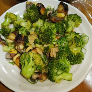 9Sの作ってみた!投稿(サザエとブロッコリーのバター醤油蒸し)