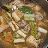 焼き長ねぎが香ばしい♪鶏肉と厚揚げのごろっと味噌汁の工程4