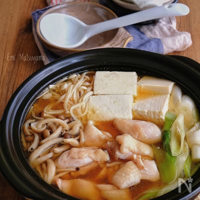 旨味たっぷり!きのこねぎ鶏鍋
