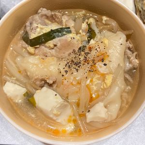 すみれの作ってみた!投稿(餃子の皮入り！具沢山！主役級！ニラもやし酸辣湯風スープ)