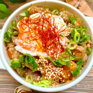 のりのり🐾🎀🤍の作ってみた!投稿(【10分de完成】野菜たっぷり♡やみつきダレde激うま豚丼♡)