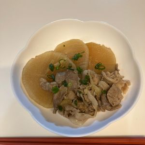 りりぃの作ってみた!投稿(【白米泥棒】伸びる大根の隠し包丁！10分でしみしみ豚バラ大根)