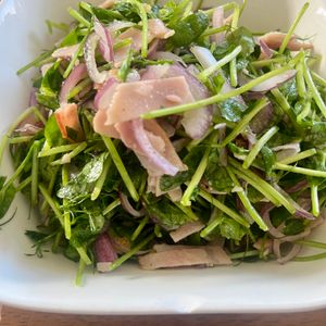 Shinoの作ってみた!投稿(5分で完成！【豆苗とハムの旨塩サラダ】調味料3つで簡単♩)
